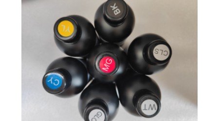 توفير الحبر أثناء الطباعة ، يمكن لمعظم أحبار UV زيادة مساحة الطباعة بنسبة 40 ~ 50٪ مقارنة بالأحبار التقليدية.