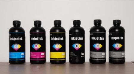 حماية البيئة: التلوث الناجم عن مؤسسات الطباعة التقليدية خطير بشكل عام ، في حين أن حبر الأشعة فوق البنفسجية لا يحتوي على مذيبات عضوية متطايرة ، ولديه القليل من التلوث ، ولا يضر بصحة الإنسان.