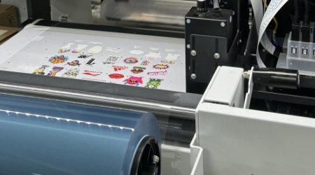 Multi-color printing at one time, no need for registration