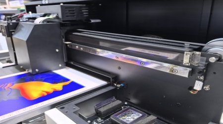 One printhead can achieve CMYK+W+V output